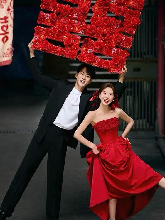 Photography Street - Nouvelle Robe de Mariée Florale Rouge